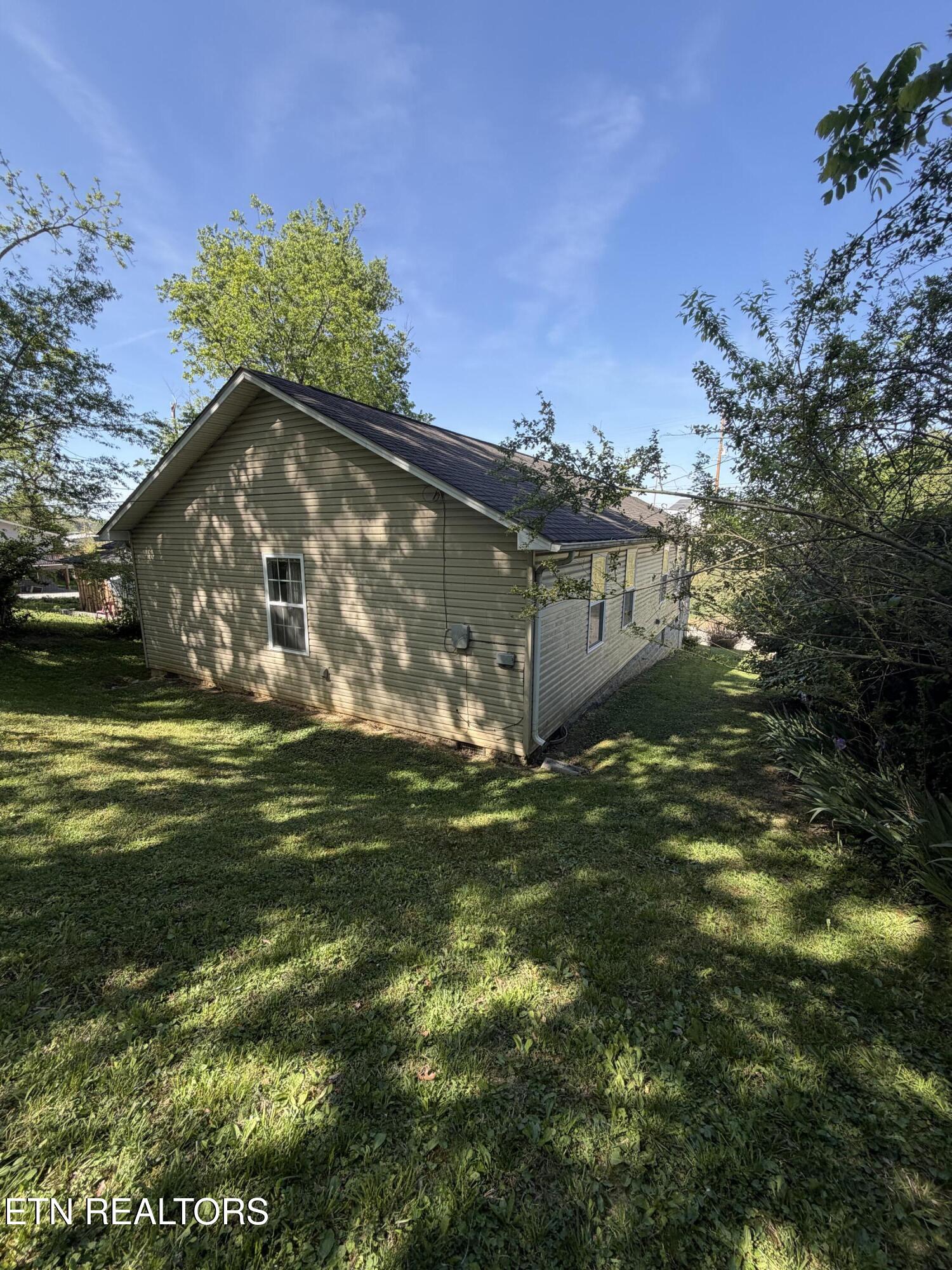 216 North Cross Street Oneida, TN 37841 - Photo 9 of 36 IMG_7166