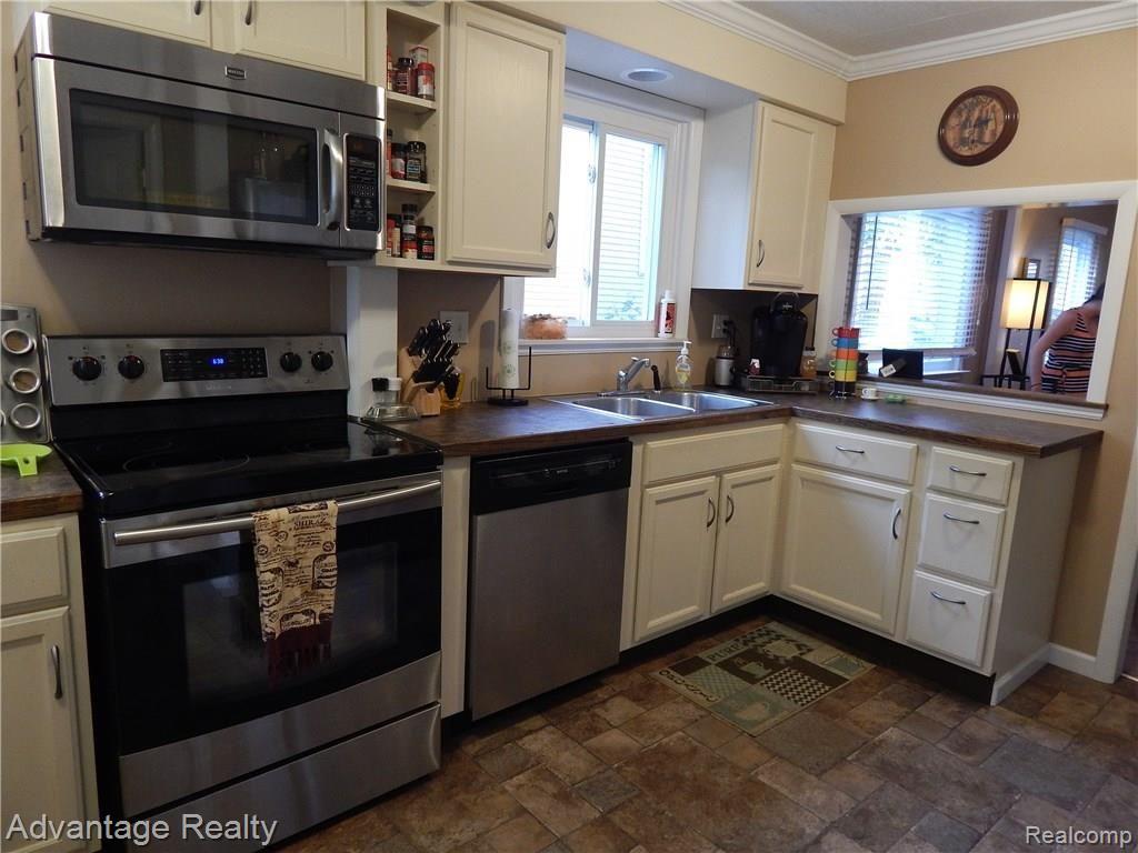 Kitchen 4.JPG