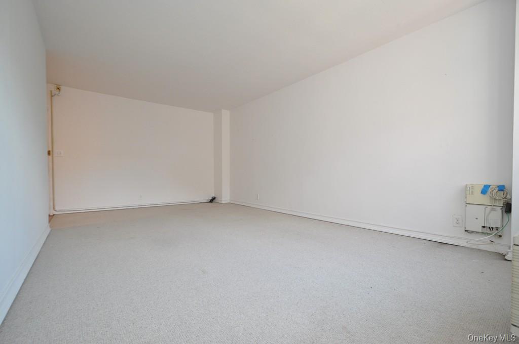 281 Garth Road, Unit B6D Scarsdale, NY 10583 - Photo 6 of 35 The living room has covered parquet floors, Western exposures. The living area is approx. 20'-11" x 11'-7"