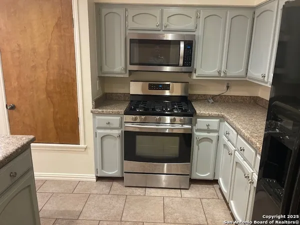 $1,975 | 6046 Glen Heather, San Antonio, TX 78240