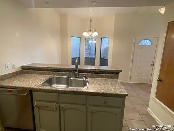 $1,975 | 6046 Glen Heather, San Antonio, TX 78240