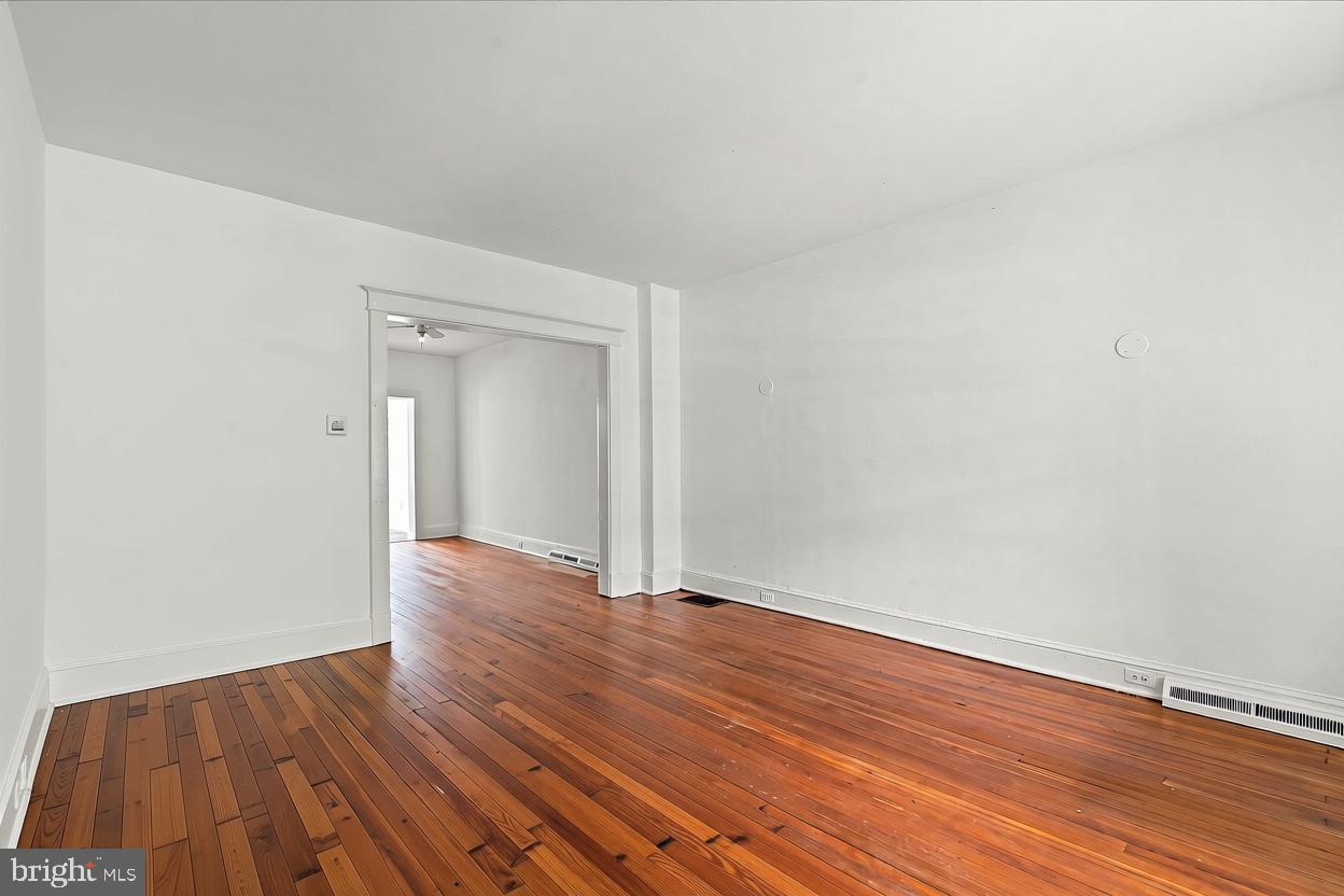 3538 T Street Northwest Washington, DC 20007 - Photo 5 of 36 Living room