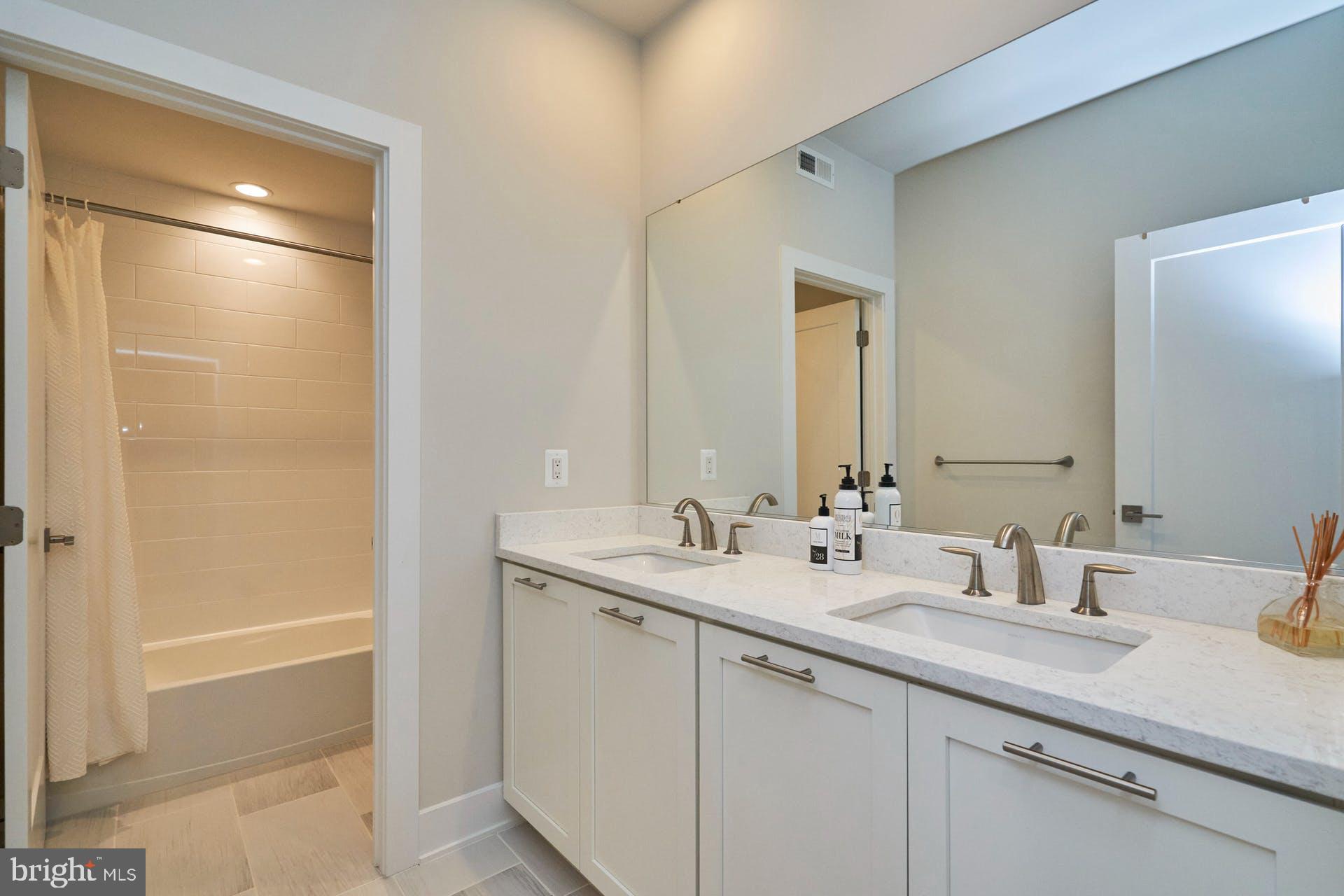 42480 Mildred Lndg Square Ashburn, VA 20148 - Photo 17 of 37