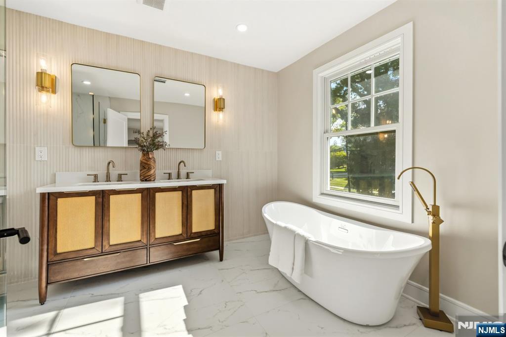 613 Hillcrest Road Ridgewood, NJ 07450 - Photo 19 of 32 Gallery Image 19