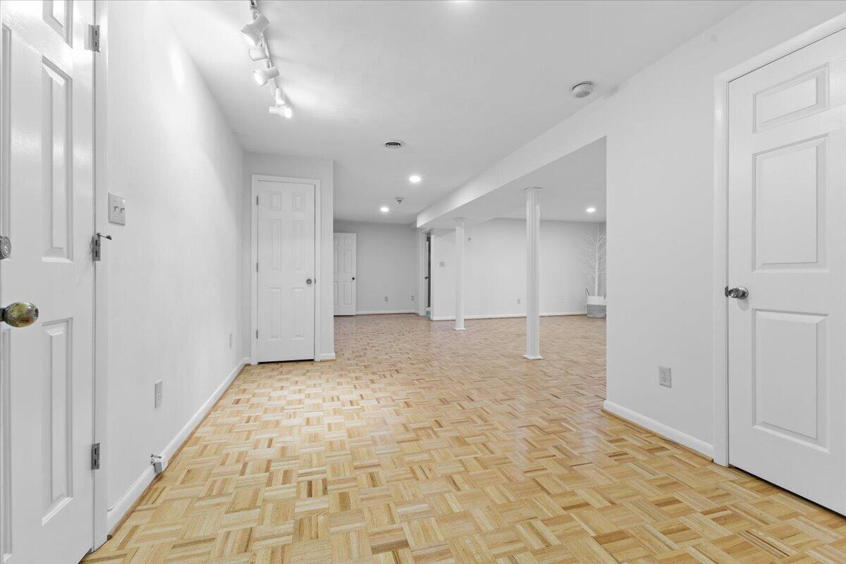 5751 Cox Hopkins Road Roanoke, VA 24014 - Photo 40 of 48 Lower Level Foyer
