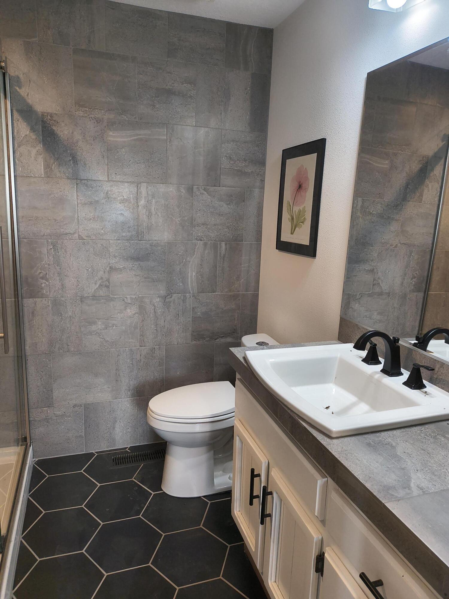 791 Southeast Grizzly Road Madras, OR 97741 - Photo 12 of 31 a bathroom with a sink and a toilet