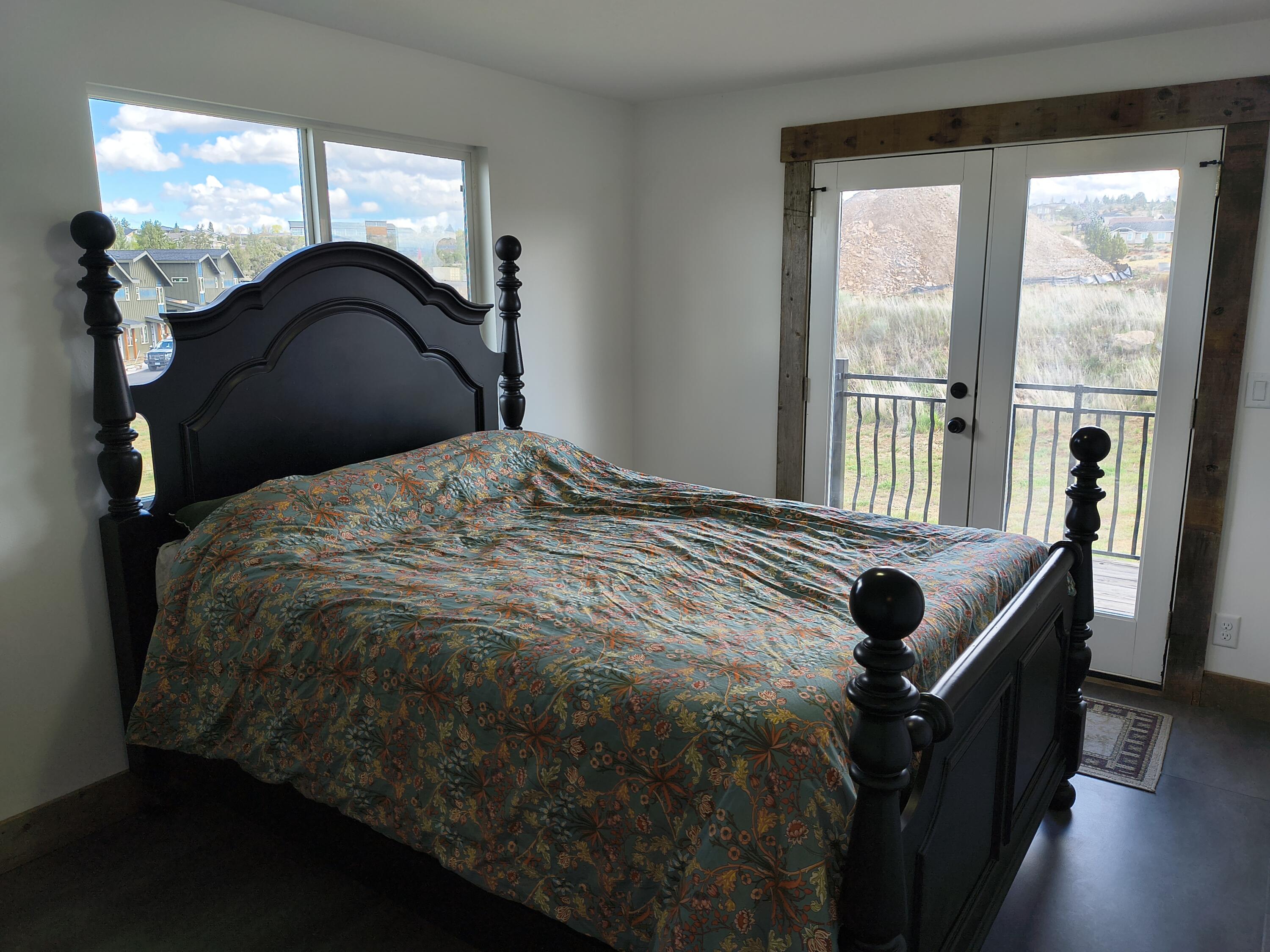791 Southeast Grizzly Road Madras, OR 97741 - Photo 14 of 31 a bedroom with a bed and a window