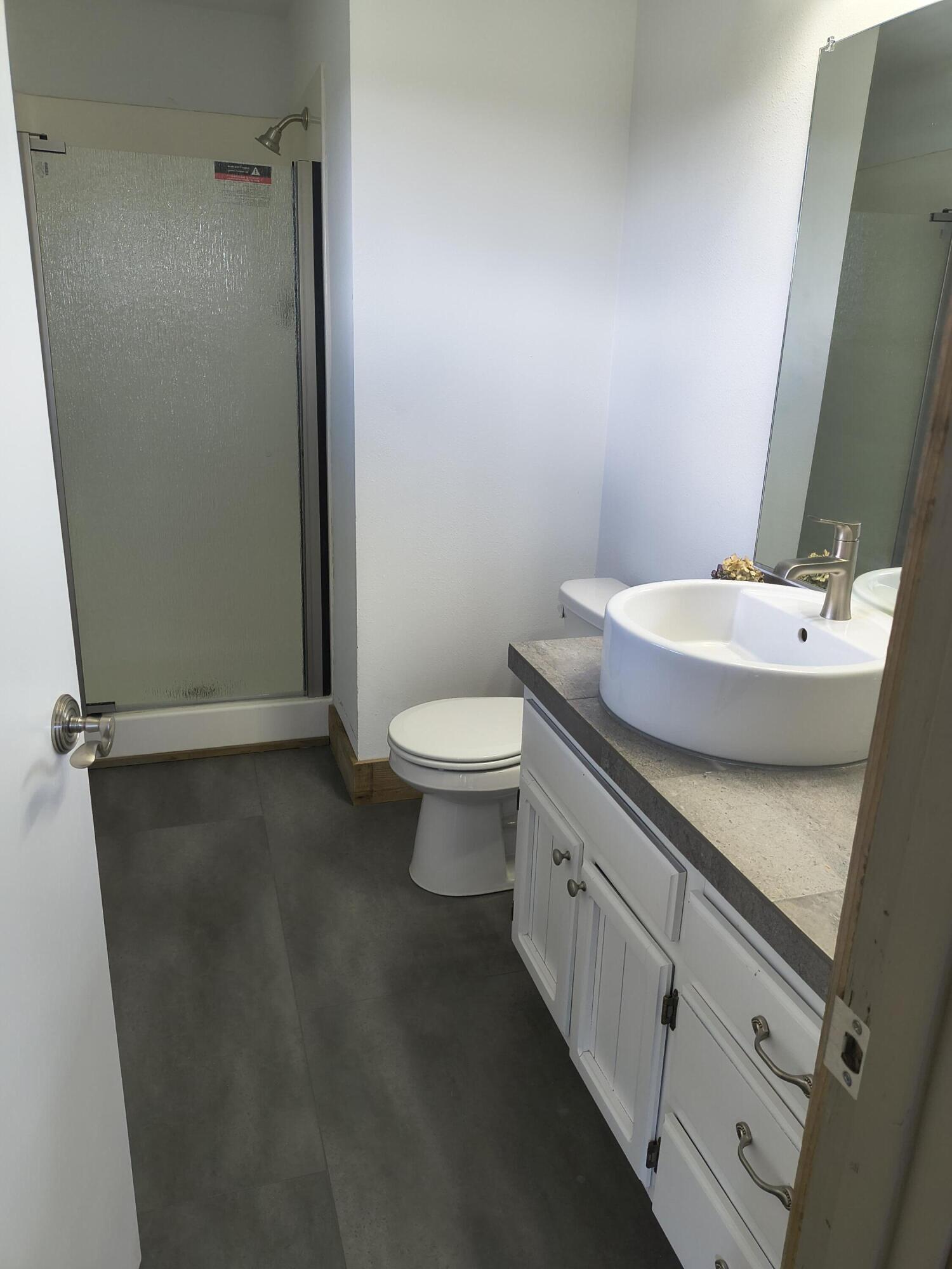 791 Southeast Grizzly Road Madras, OR 97741 - Photo 20 of 31 a bathroom with a sink a toilet and shower