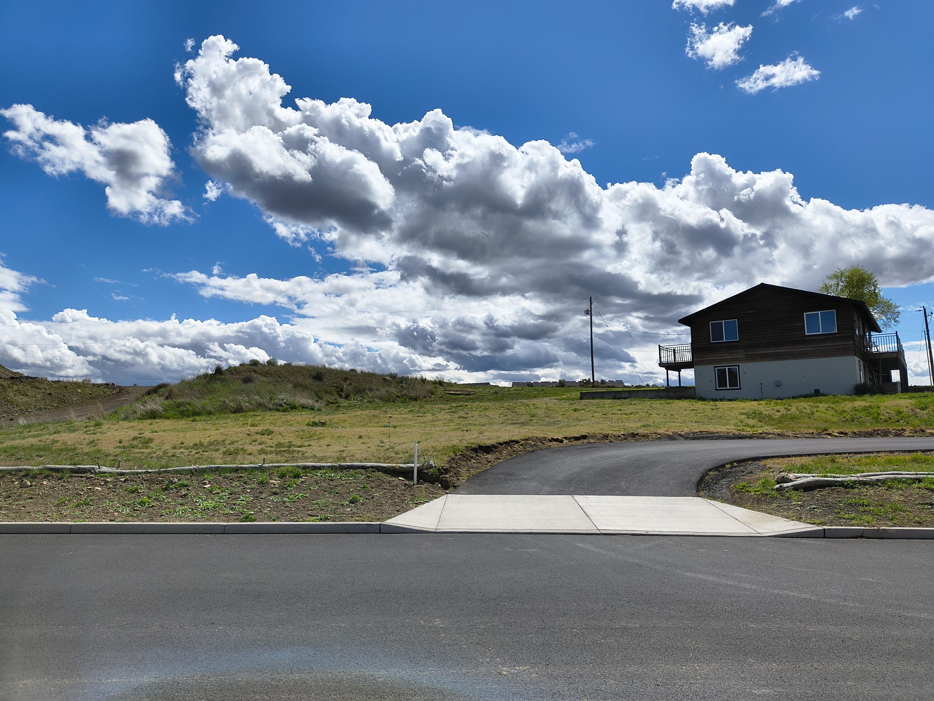 791 Southeast Grizzly Road Madras, OR 97741 - Photo 31 of 31 a view of a house with a swimming pool