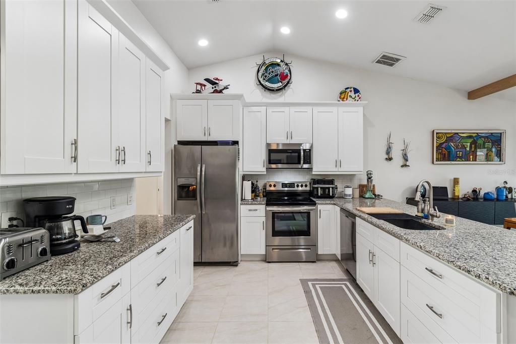 7995 Chaucer Drive Weeki Wachee, FL 34607 - Photo 15 of 82