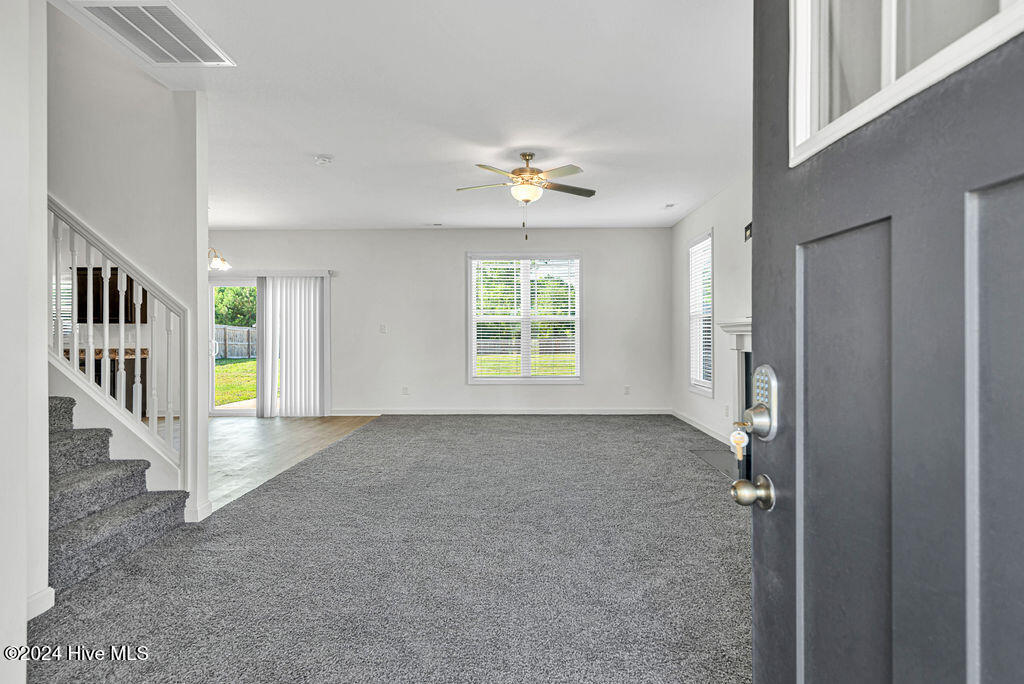 140 Longhorn Road Jacksonville, NC 28546 - Photo 5 of 35 Living Room
