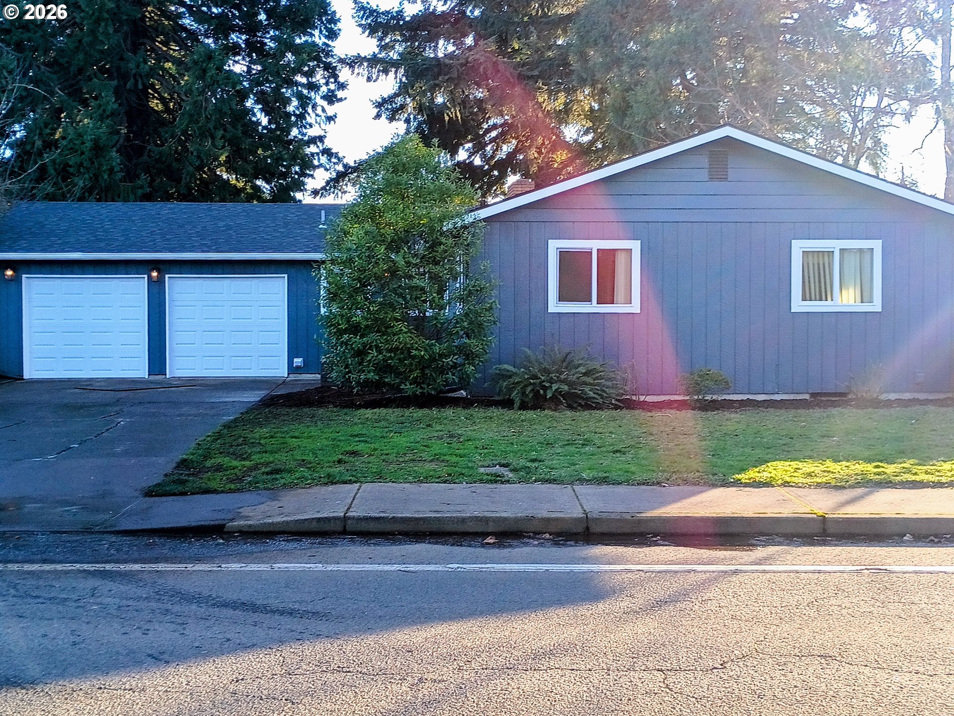 625 North Knights Bridge Road Canby, OR 97013 - Photo 15 of 18 a front view of a house with a yard and garage