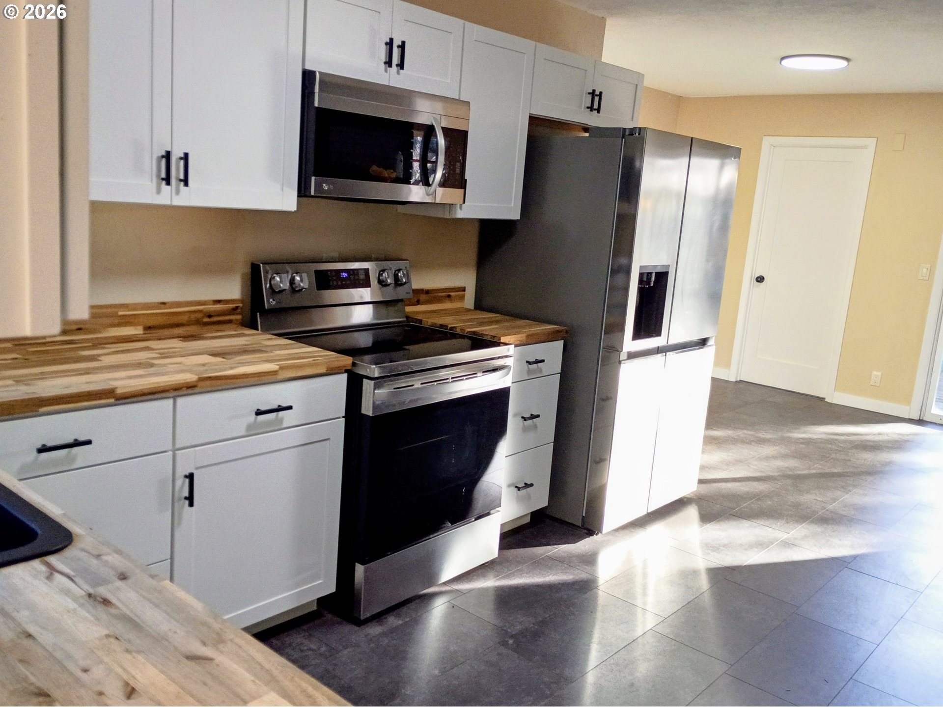 625 North Knights Bridge Road Canby, OR 97013 - Photo 4 of 18 a kitchen with stainless steel appliances granite countertop a refrigerator stove and sink