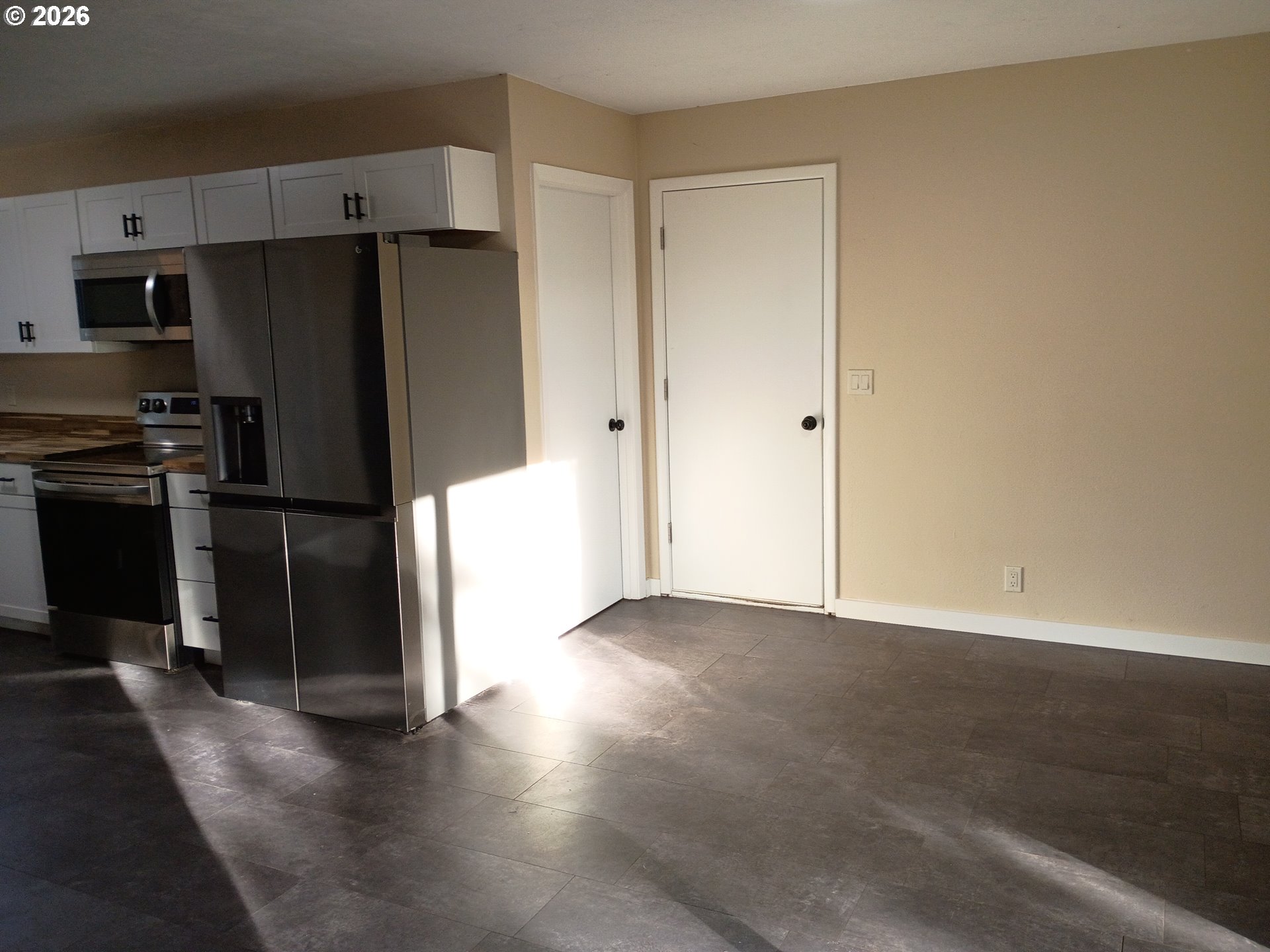 625 North Knights Bridge Road Canby, OR 97013 - Photo 8 of 18 a kitchen with a refrigerator and a sink