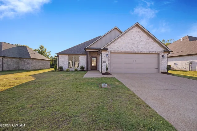 $319,900 | 428 Fairway Boulevard, Jackson, TN 38305