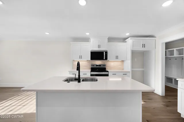 $319,900 | 428 Fairway Boulevard, Jackson, TN 38305