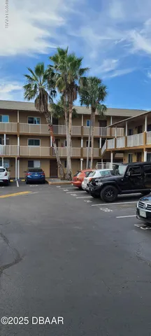 $1,375 | 415 North Halifax Avenue, Unit 113, Daytona Beach, FL 32118