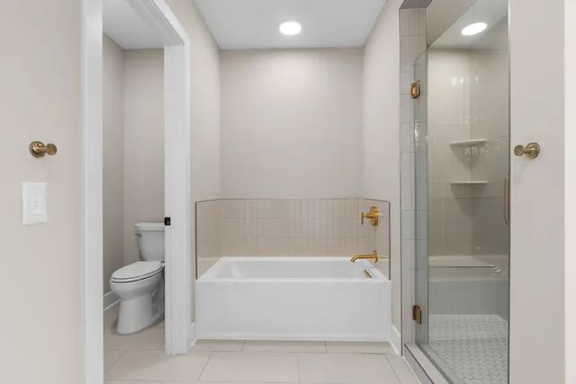 $1,699,000 | 1 Hill Farm Court, Unit 200, North Oaks, MN 55127