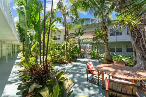 $335,000 | 1925 Washington Avenue, Unit 16, Miami Beach, FL 33139