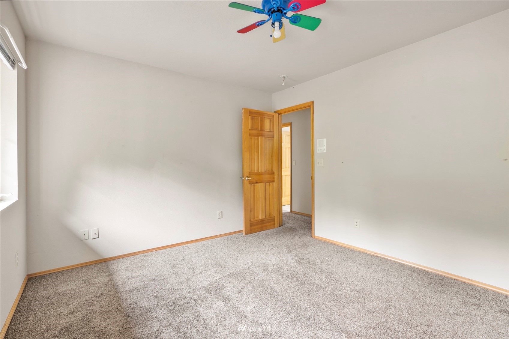 300 West Elk Ridge Road Shelton, WA 98584 - Photo 23 of 40 an empty room with a window and a ceiling fan