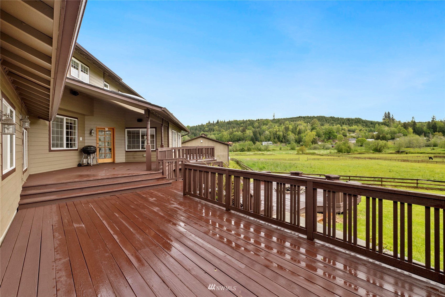 300 West Elk Ridge Road Shelton, WA 98584 - Photo 26 of 40 a view of a balcony with wooden floor and fence