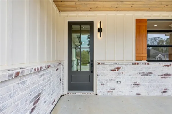 a view of a livingroom with a ceiling fan and window