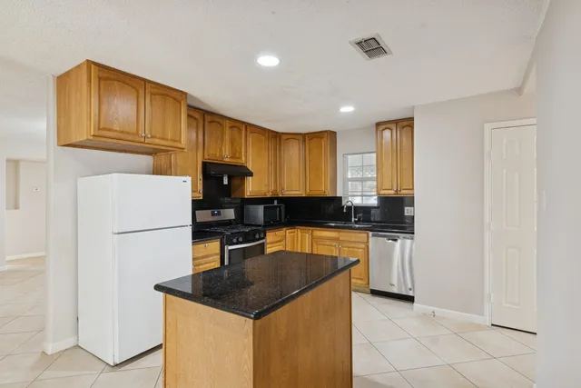 $1,950 | 1861 Dolphin Drive, Seabrook, TX 77586