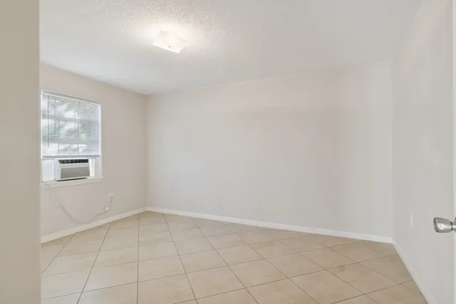 $1,950 | 1861 Dolphin Drive, Seabrook, TX 77586