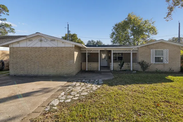 $1,950 | 1861 Dolphin Drive, Seabrook, TX 77586