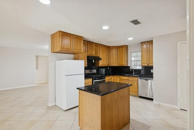 $1,950 | 1861 Dolphin Drive, Seabrook, TX 77586