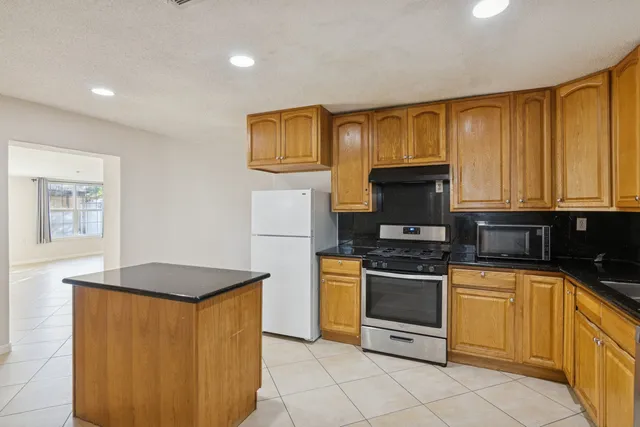 $1,950 | 1861 Dolphin Drive, Seabrook, TX 77586