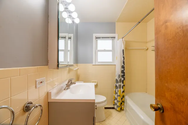 $3,200 | 114 North Forest Avenue, Palatine, IL 60074