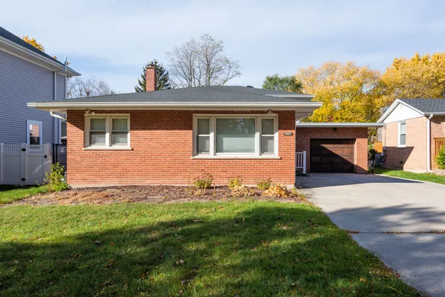 $3,200 | 114 North Forest Avenue, Palatine, IL 60074