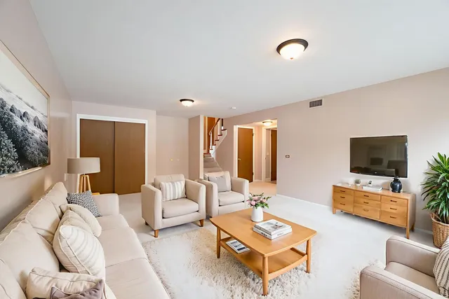 $3,200 | 114 North Forest Avenue, Palatine, IL 60074