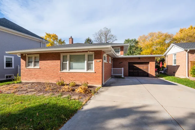 $3,200 | 114 North Forest Avenue, Palatine, IL 60074