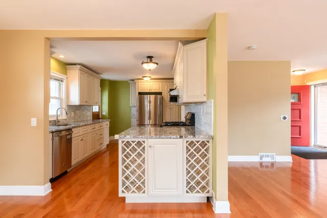 $3,200 | 114 North Forest Avenue, Palatine, IL 60074