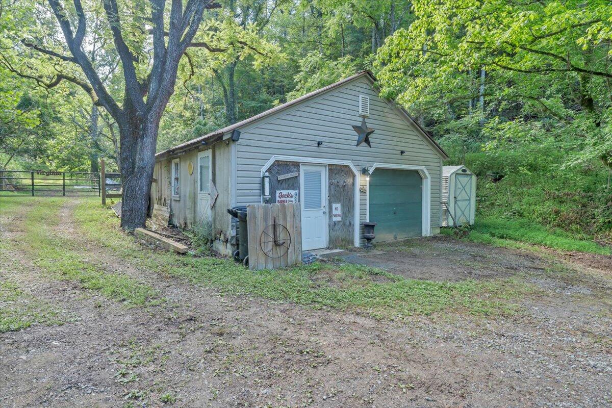 6624 Franklin Road Boones Mill, VA 24065 - Photo 36 of 57 36-MIB04711