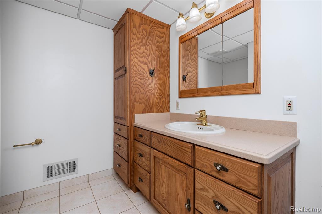 2411 Lassiter Drive Rochester Hills, MI 48309 - Photo 36 of 48