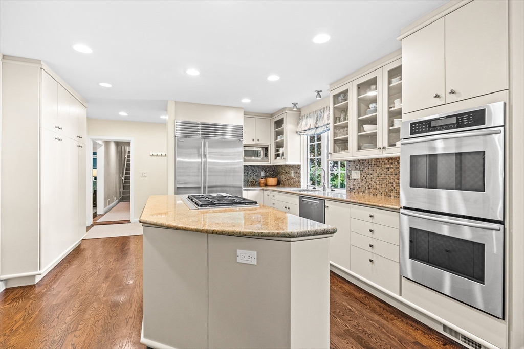 10 Colgate Road Wellesley, MA 02482 - Photo 8 of 33