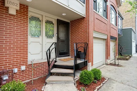 $800,000 | 1882 North Poe Street, Chicago, IL 60614