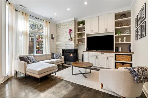 $800,000 | 1882 North Poe Street, Chicago, IL 60614