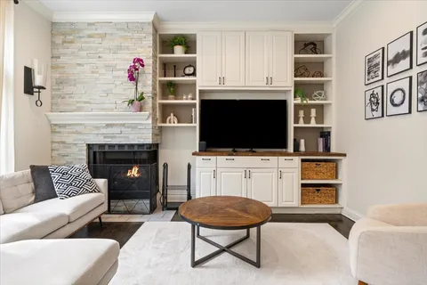 $800,000 | 1882 North Poe Street, Chicago, IL 60614