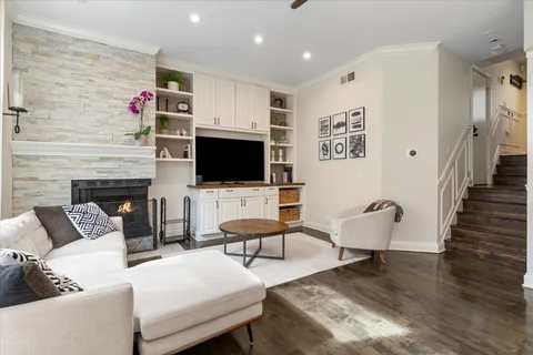 $800,000 | 1882 North Poe Street, Chicago, IL 60614