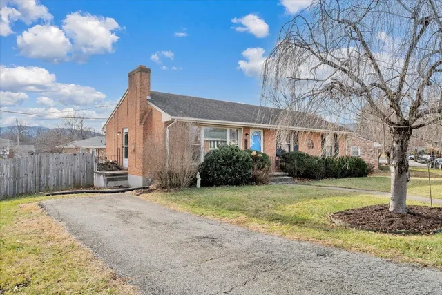 $305,000 | 4336 Fontaine Drive, Roanoke, VA 24018