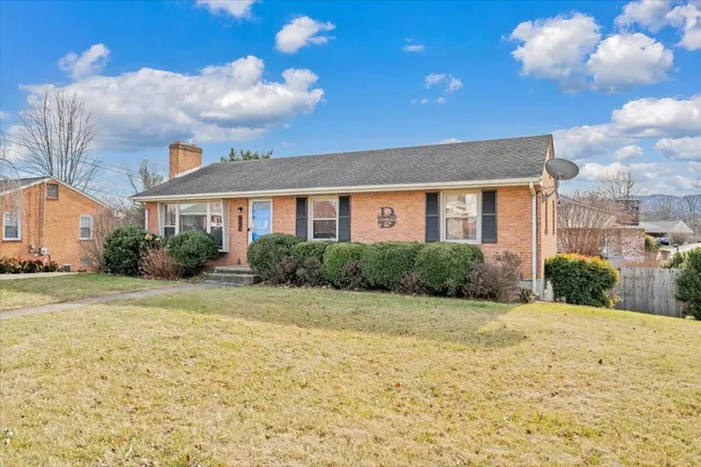 $305,000 | 4336 Fontaine Drive, Roanoke, VA 24018