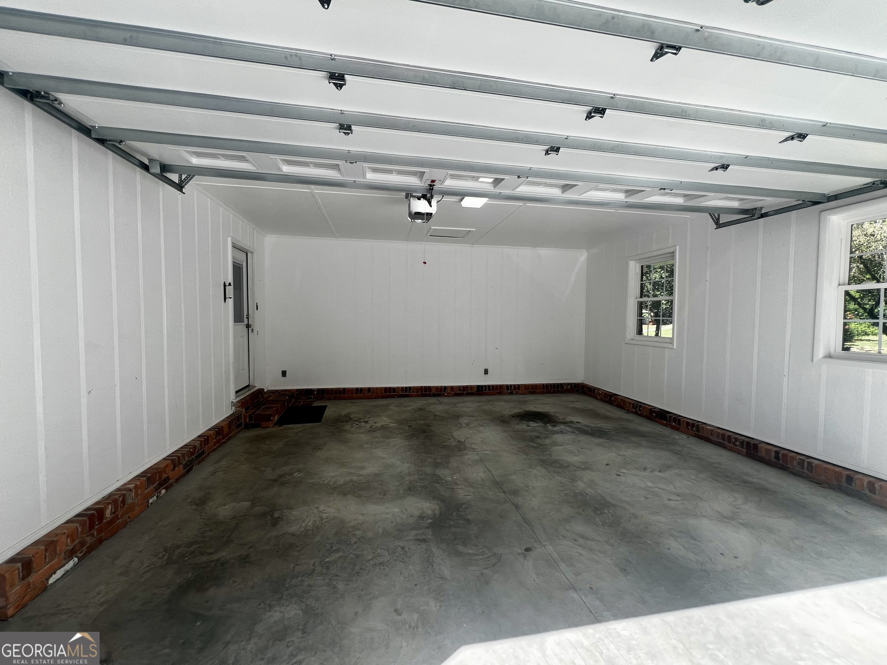 203 Smithfield Road Dublin, GA 31021 - Photo 36 of 44 a view of a garage