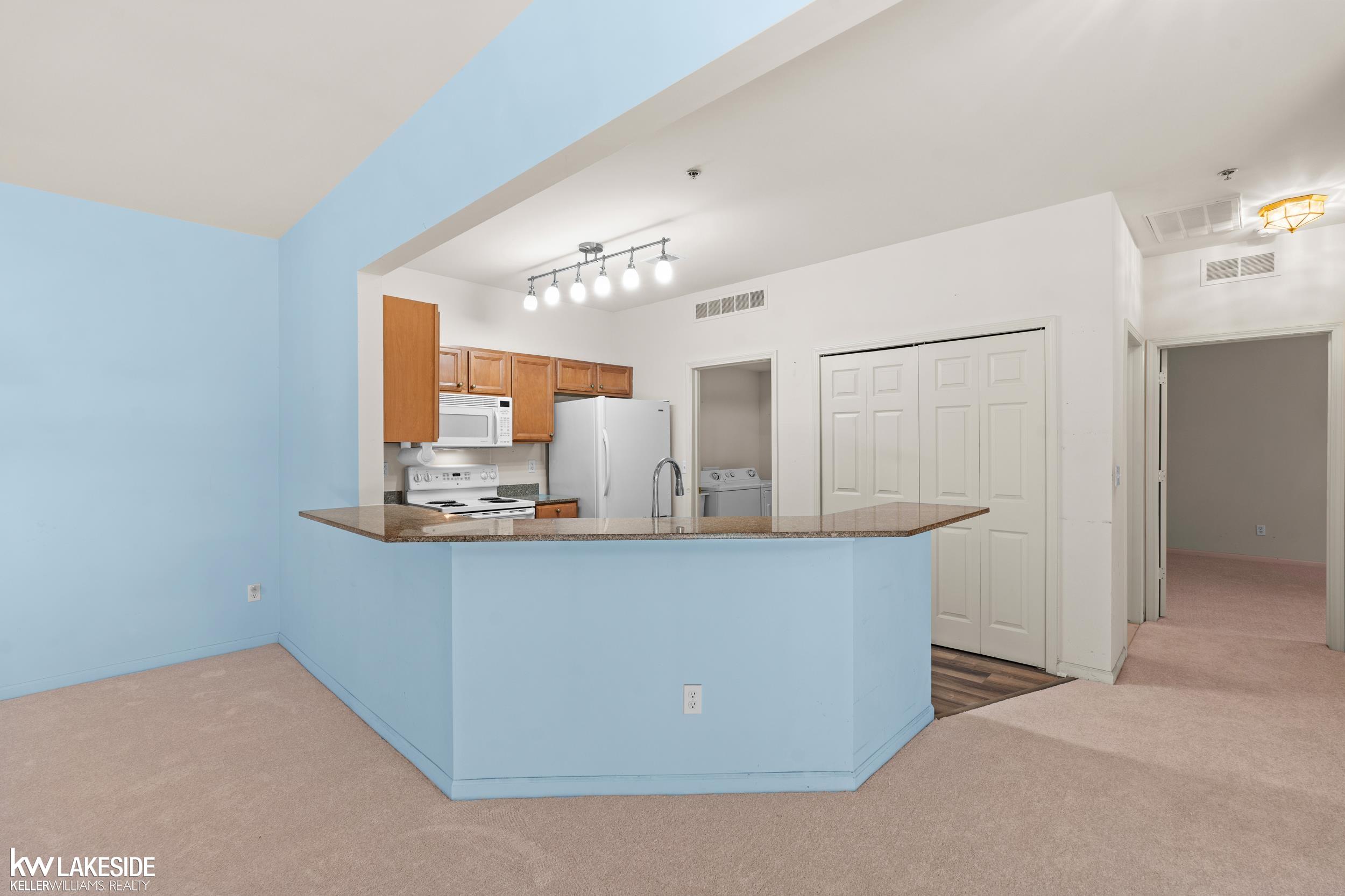 1649 Deepwood Circle Rochester, MI 48307 - Photo 14 of 32 Gallery Image 14