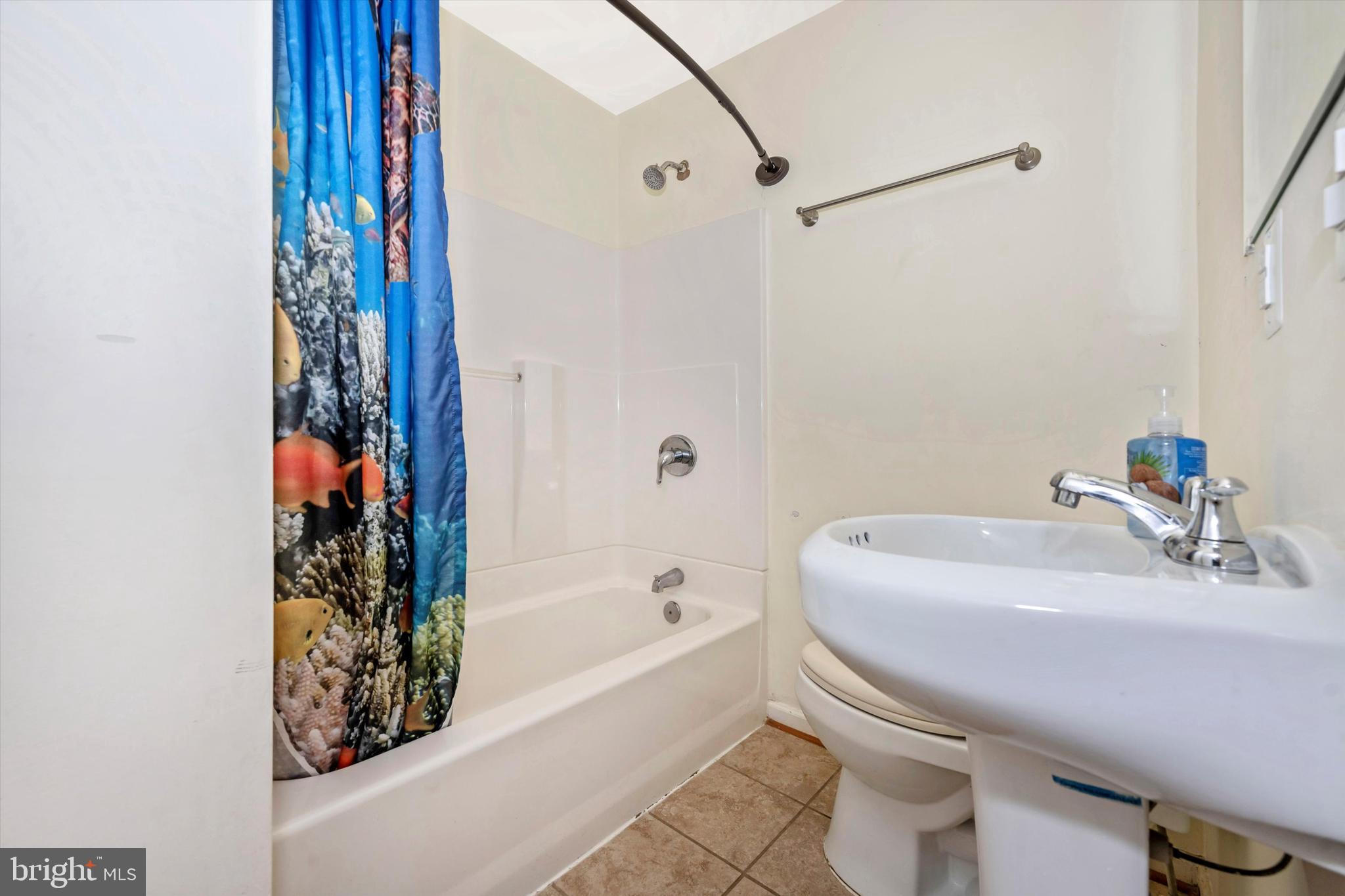 7847 Gambrill Park Road Frederick, MD 21702 - Photo 14 of 20 Full Hall Bath
