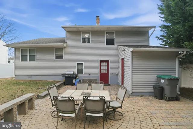 $340,000 | 1431 Oak Hill Drive, Wilmington, DE 19805