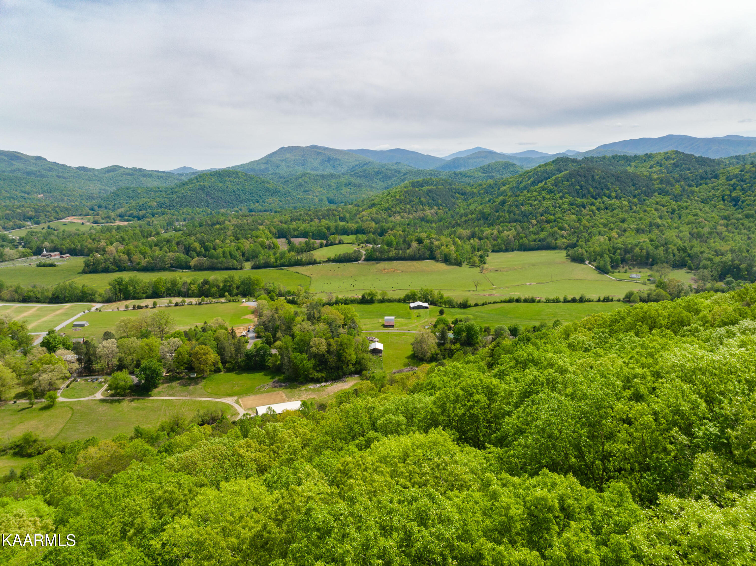 220 Fox Hollow Road Townsend, TN 37882 - Photo 14 of 18 220 Fox Hollow Road-15